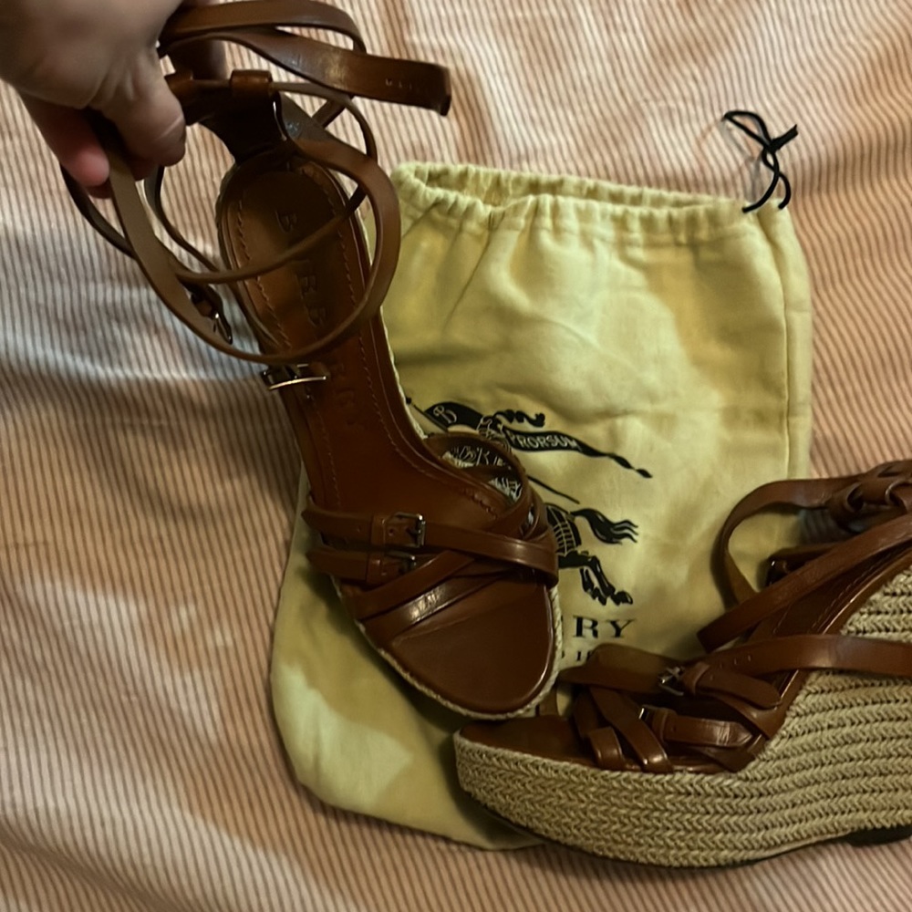 Attentive Burberry Wedge size 41 - Picture 2 of 3